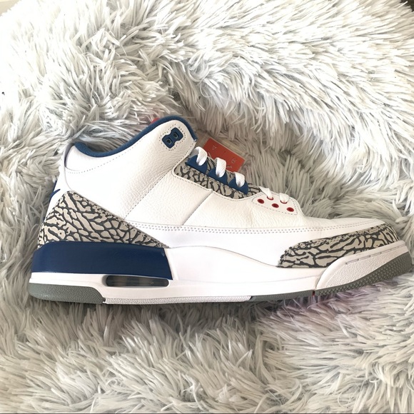 US13 - 2016 Jordan 5 "True Blue" w/OG box - Pre-owned (9.9 / 10 condition) - Picture 2 of 8